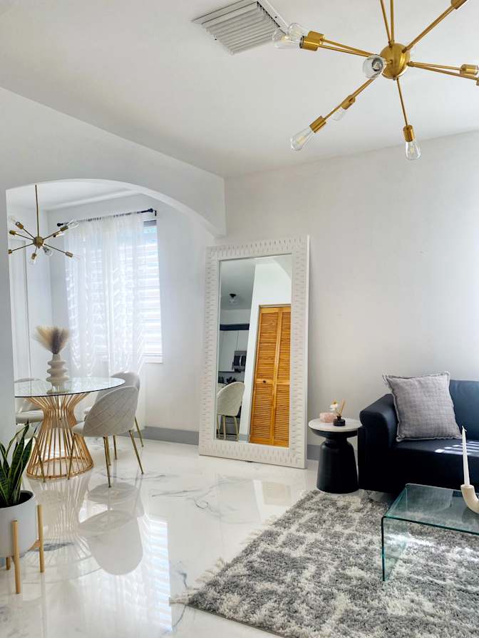 Cora Hayes's room