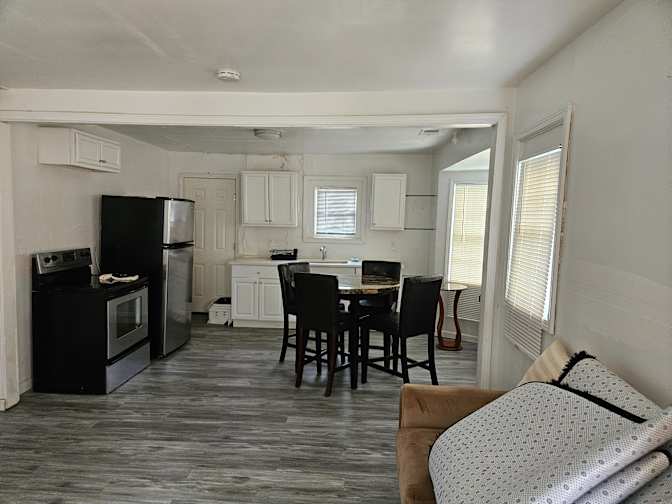 Alcove Rooms's room