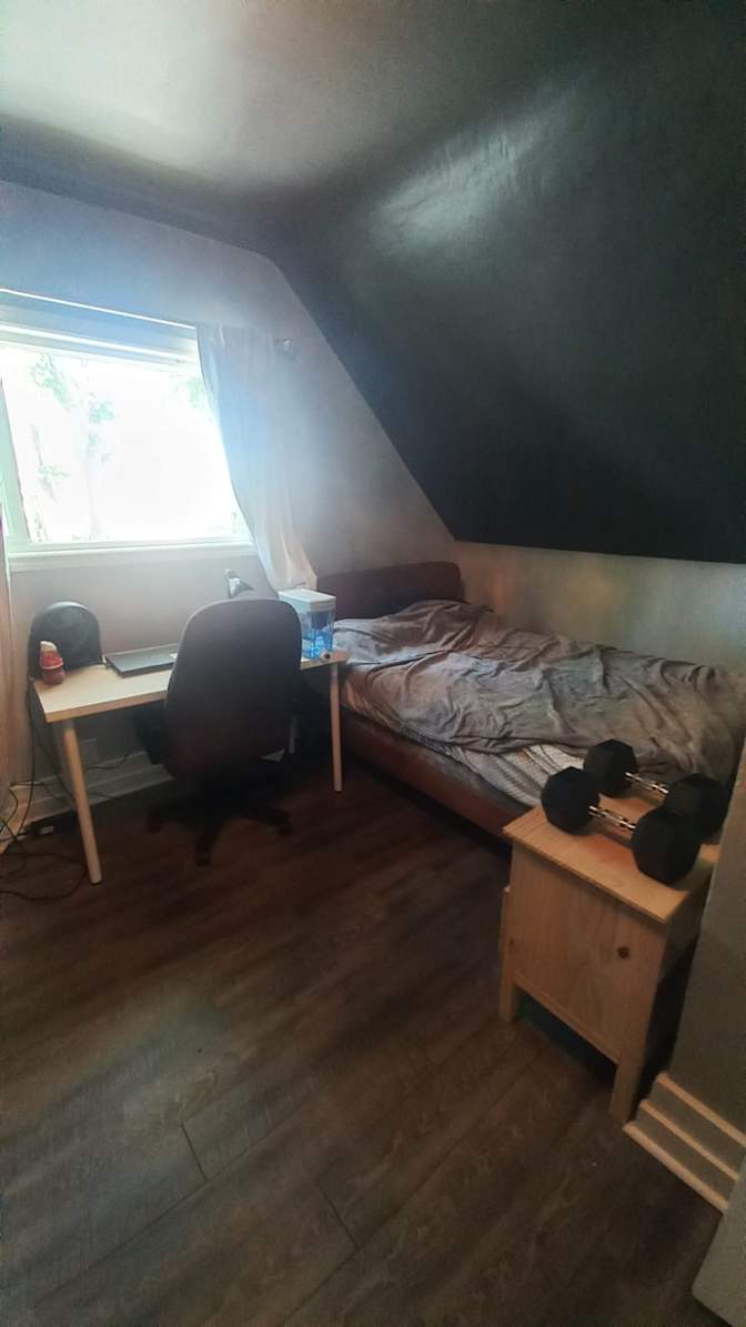 Craig YEG's room