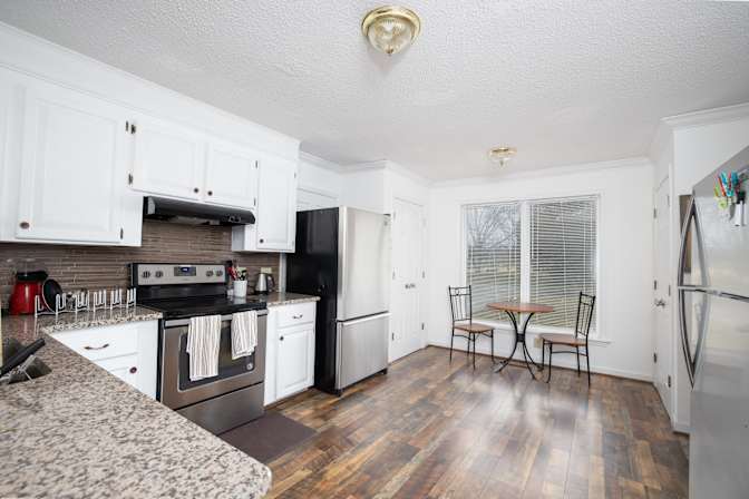 lifedoorrentals's room