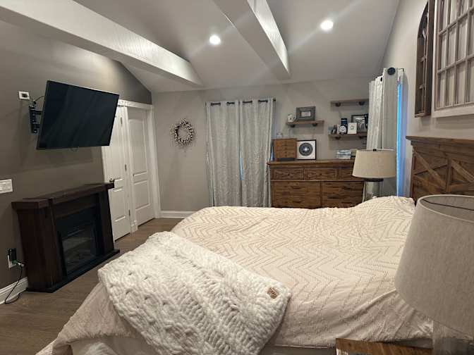 Ken's room