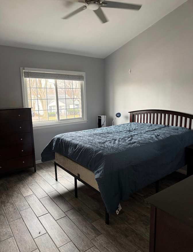 JJ RENTALS MORE's room
