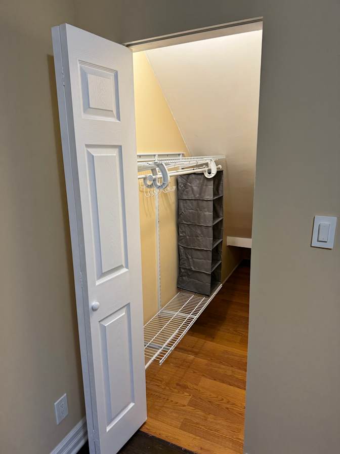 leo's room