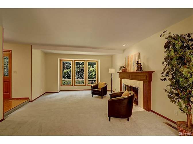 REDMOND HOUSE's room