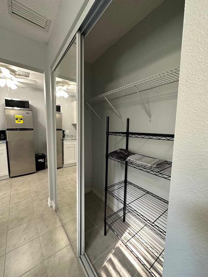 Yossi's room