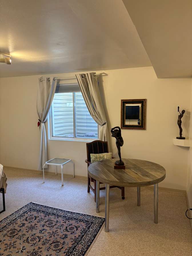 Mercedeh's room