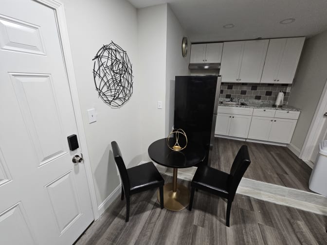 CL&C Property Management and Consulting's room