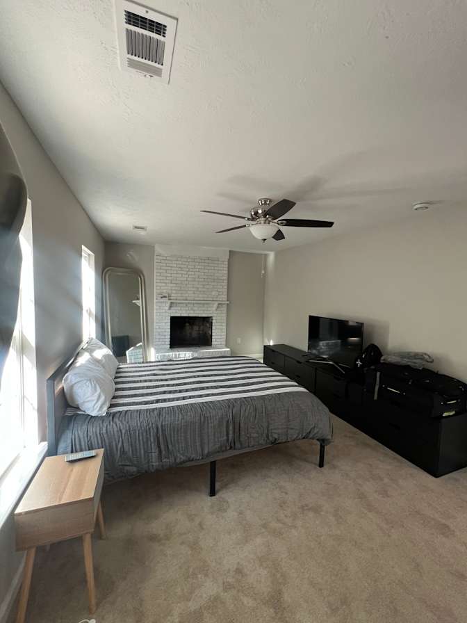 Tee's room