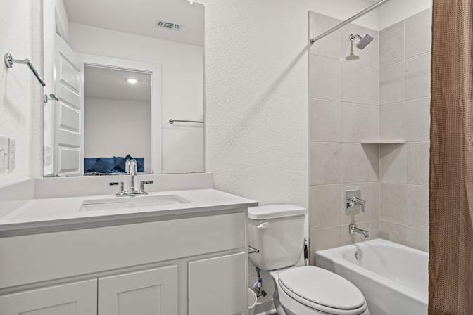 Pavo Real Properties's room