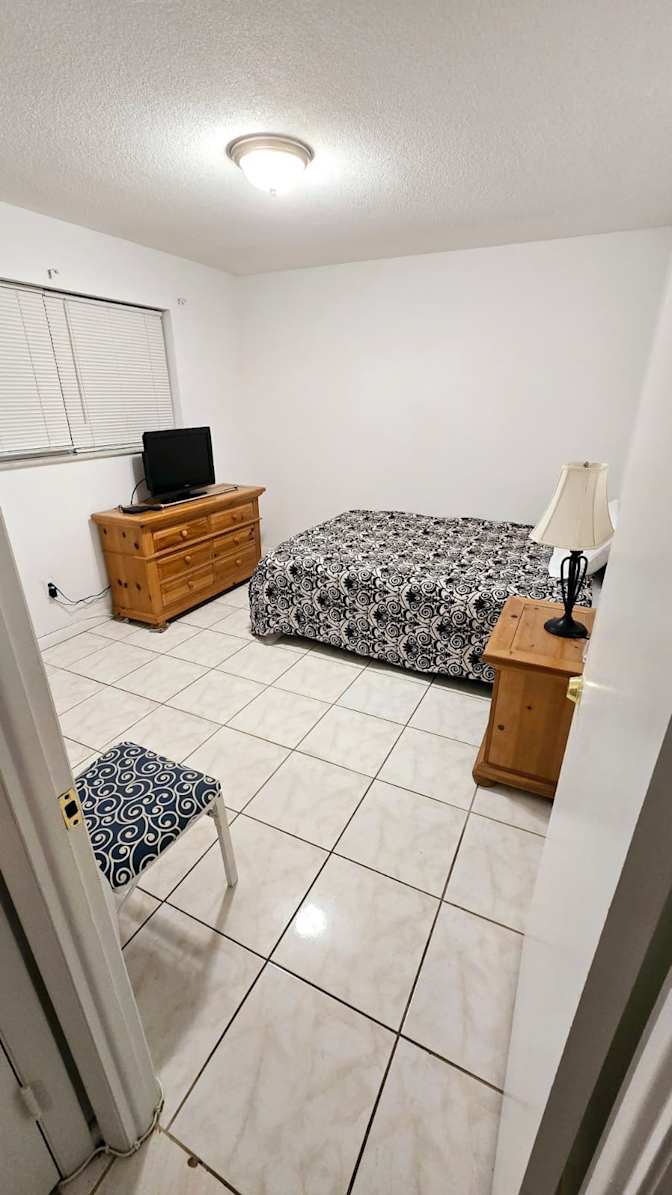 Mauricio's room