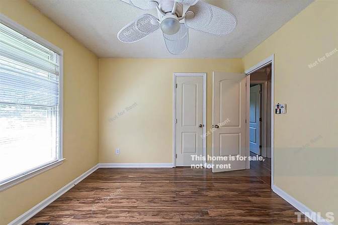 Alcove Rooms's room