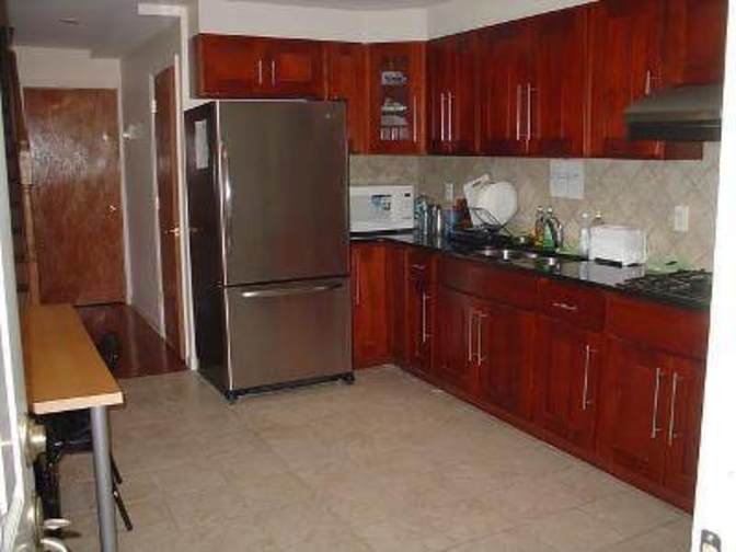 Furnished room heat water wifi included walk to PATH's room