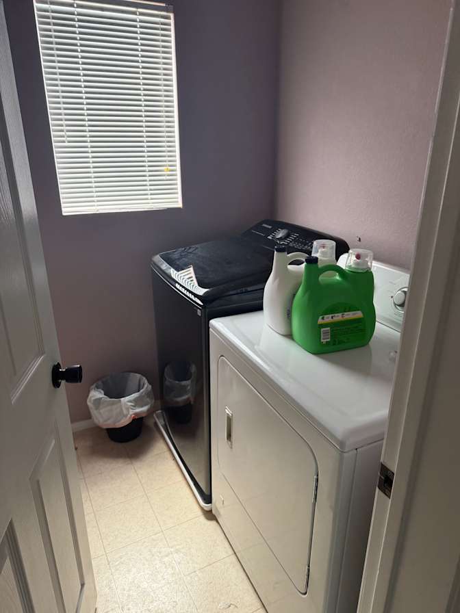 Jalenagfx's room