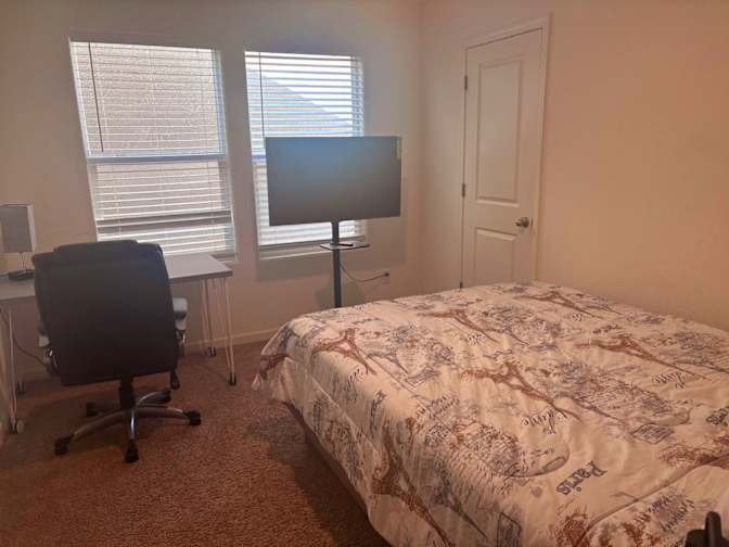Lara M's room