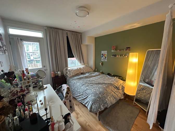Elodi Lahaie's room