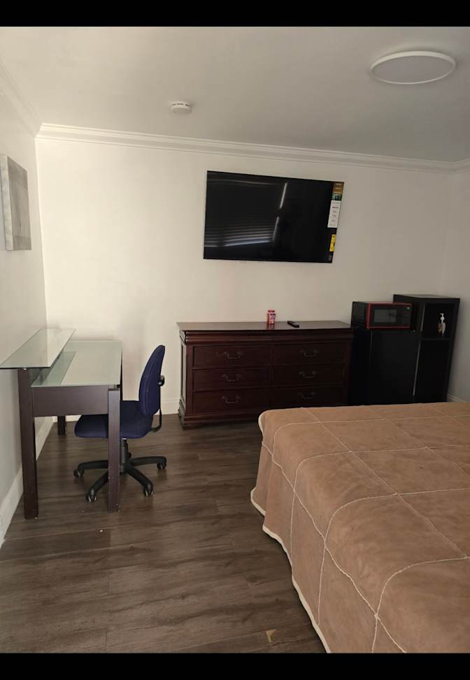 lewis's room