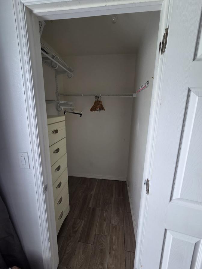 carlos andres's room