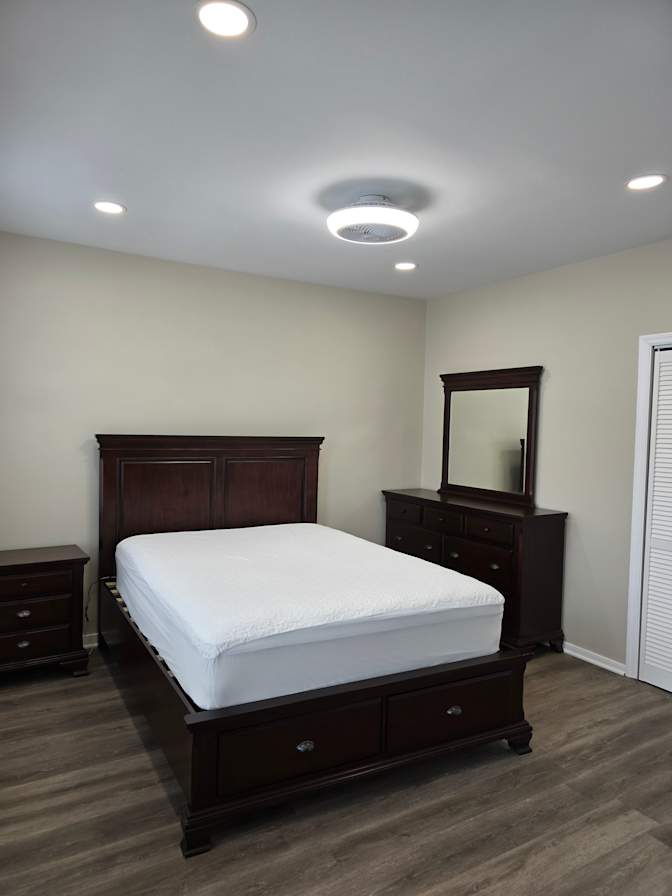 Moe's room