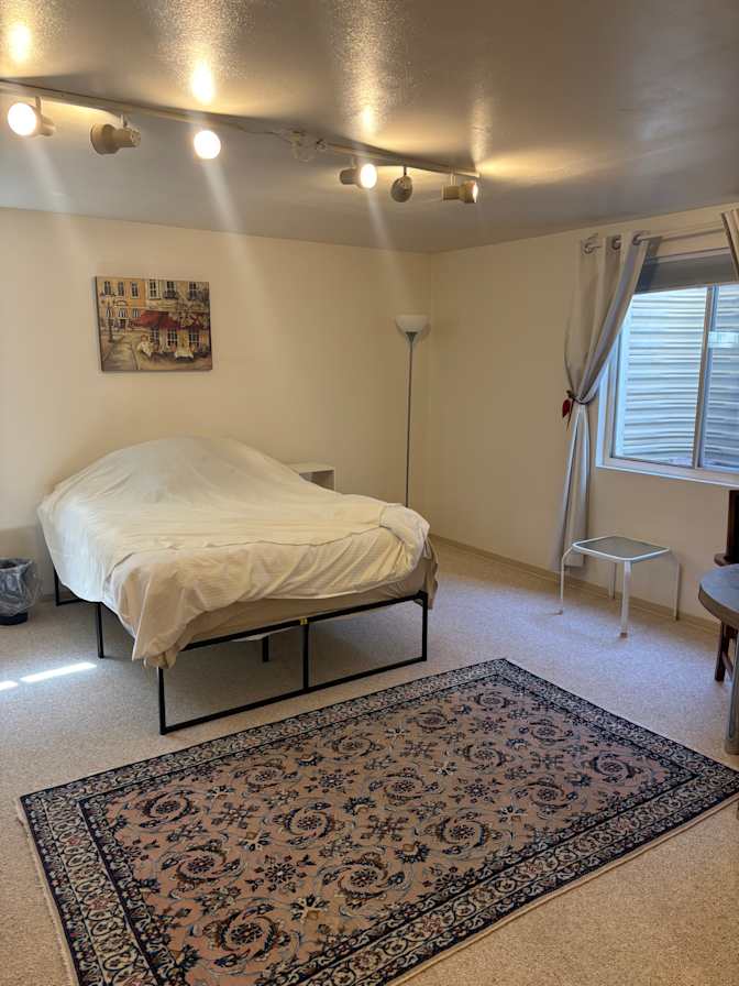 Mercedeh's room