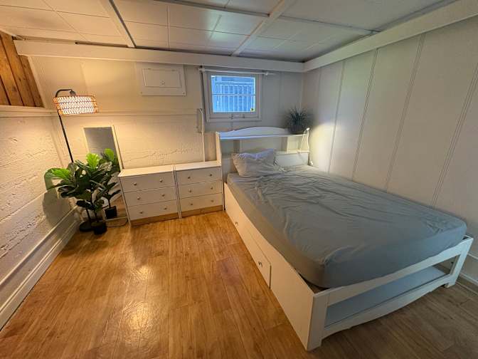 Hans's room