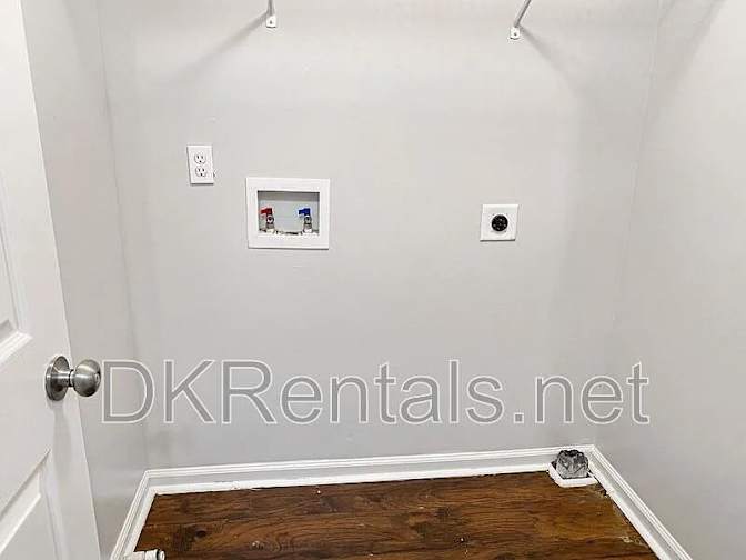 Alcove Rooms's room