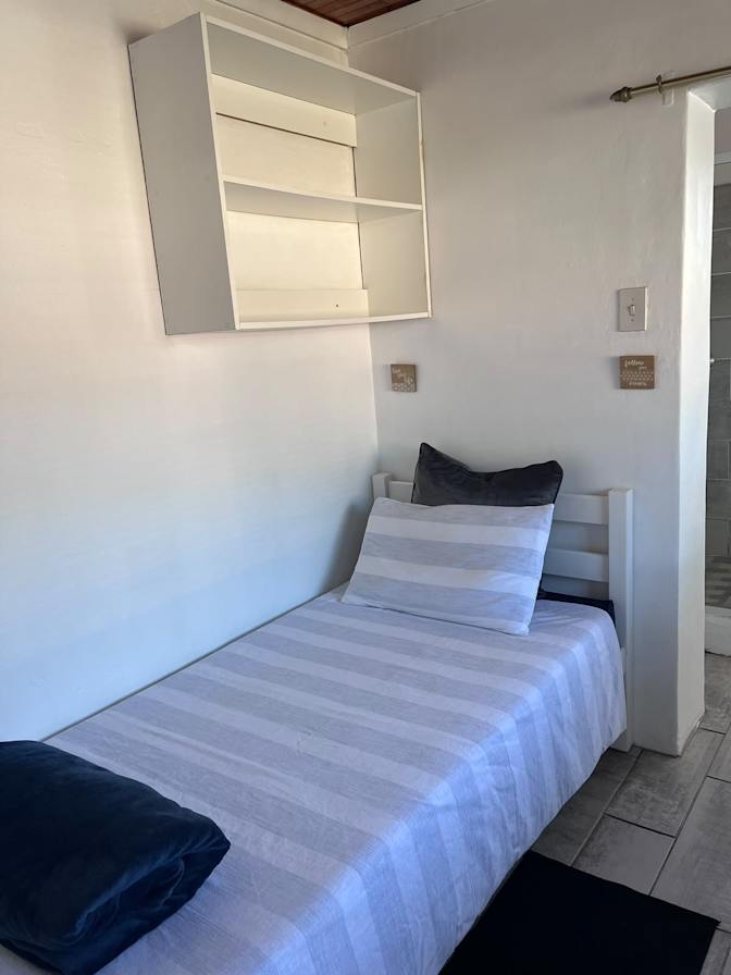 Hlonela's room