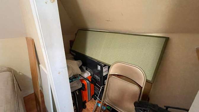 Thomas's room