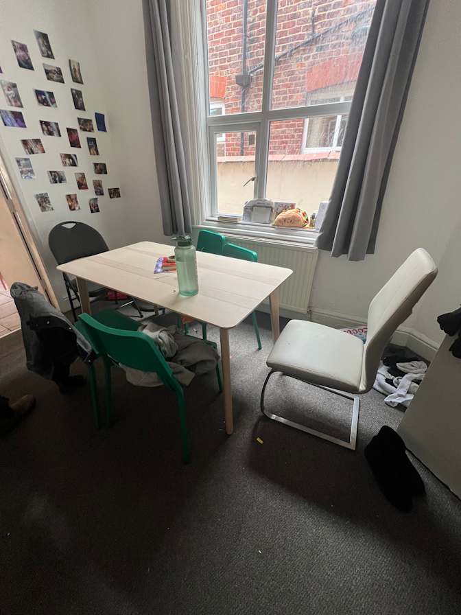 Allegra Eskenazi's room