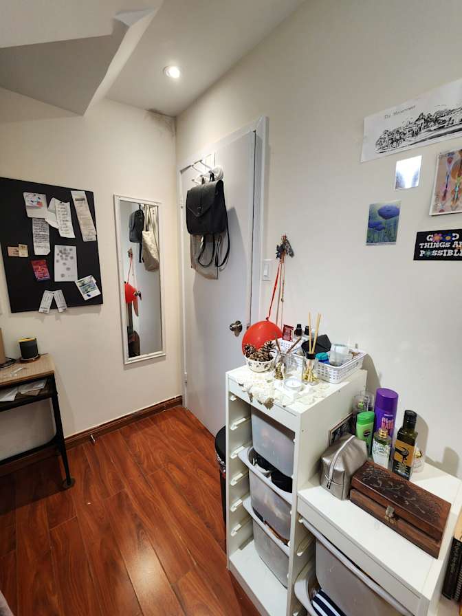 Jon Doe's room