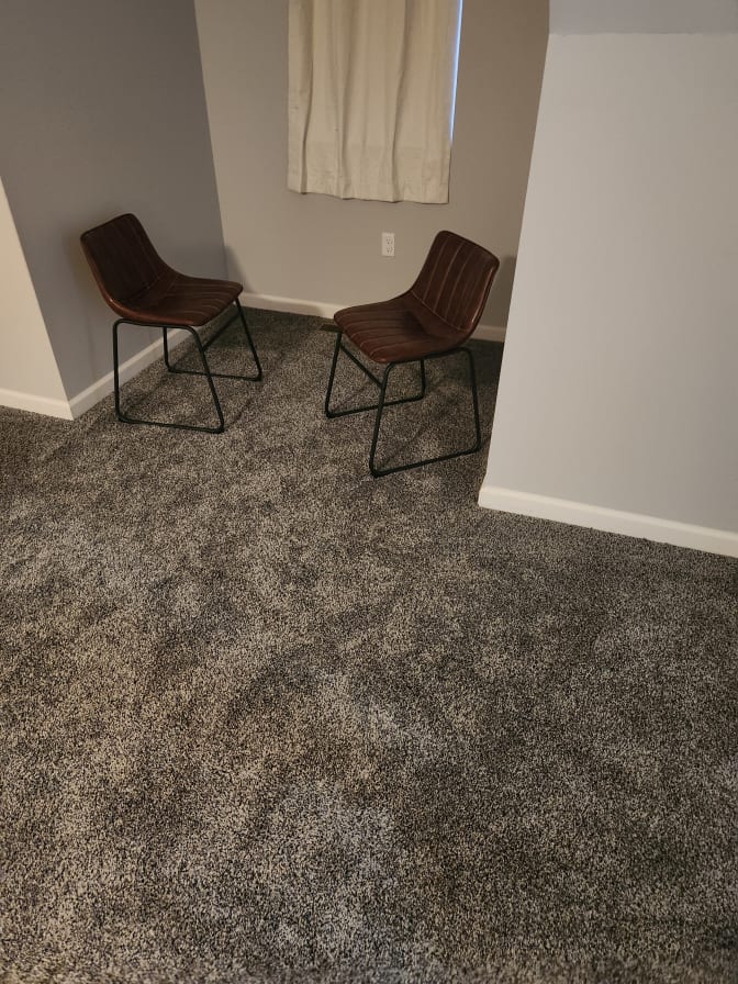 B.'s room