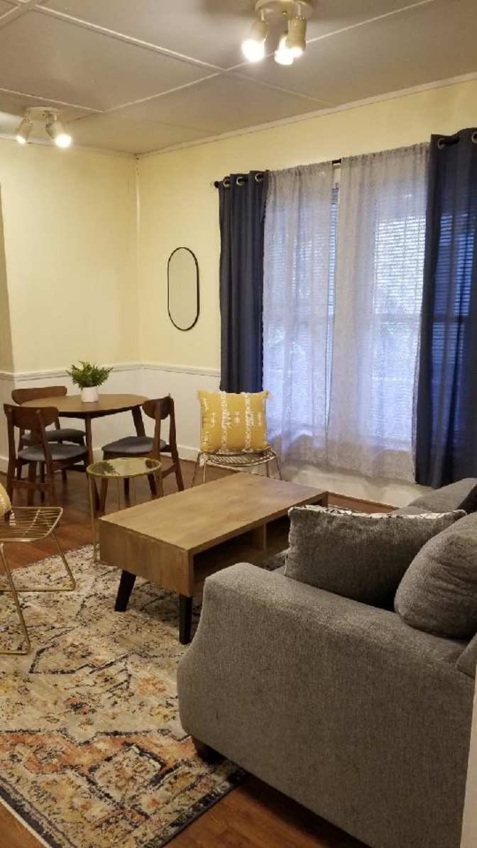 lifedoorrentals's room