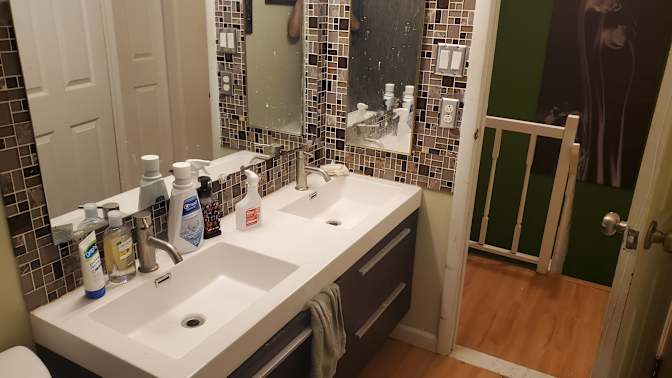 Enrique's room