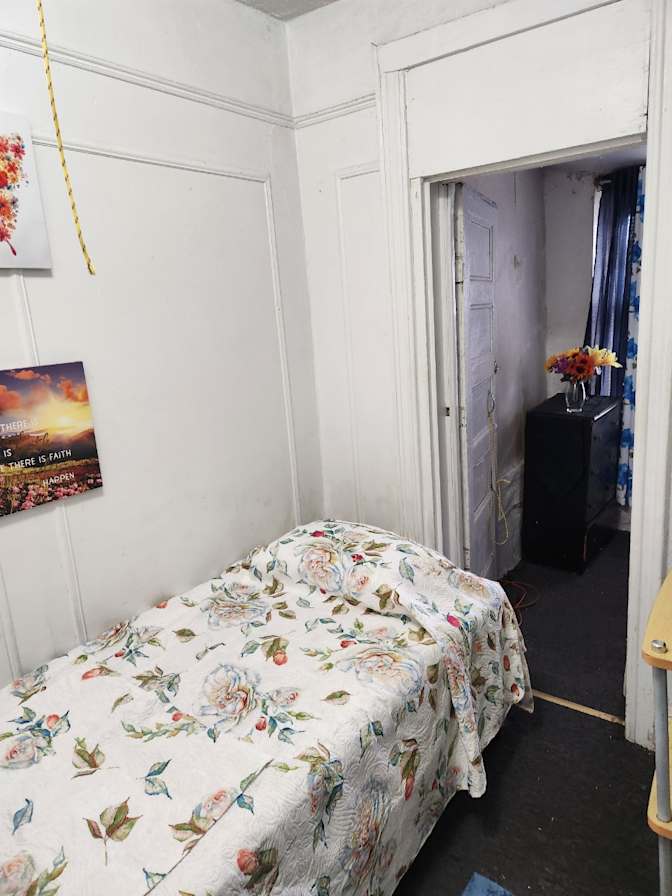 Lynette's room