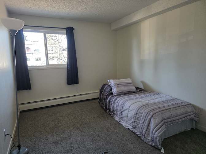 JOHNATAN  OROXKO's room