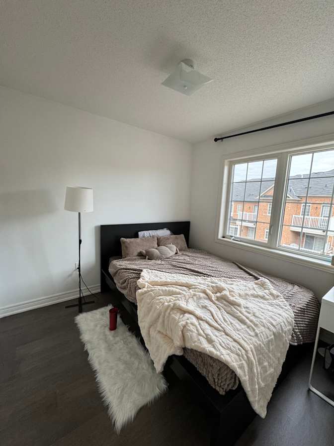 Dee's room