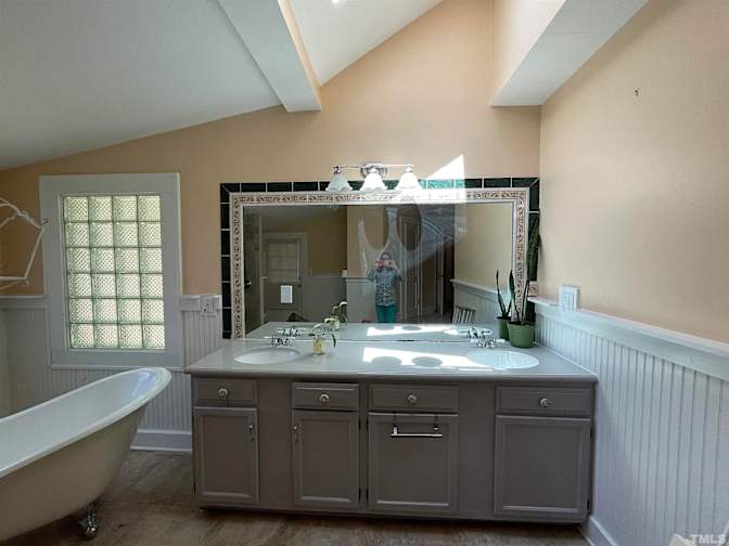Alcove Rooms's room