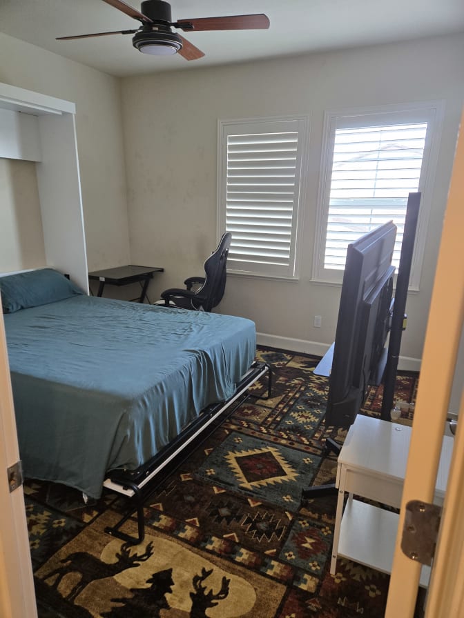 Ben Tiwari's room