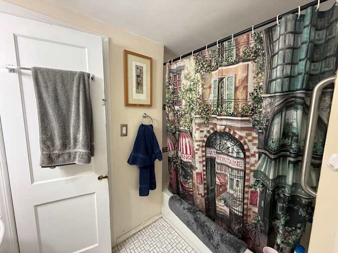 Louis E Hartman's room