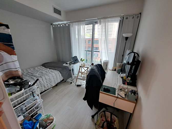 Jun's room