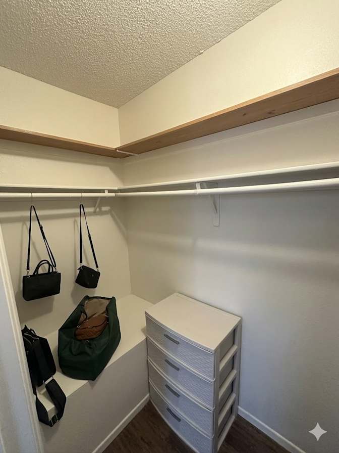 Mauricio's room