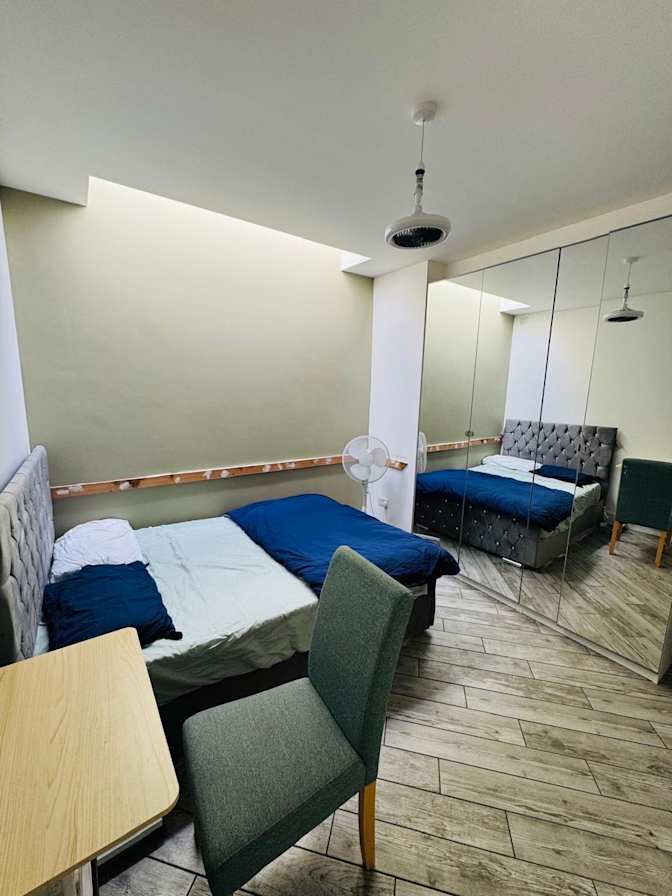 Shriya Choudhary's room