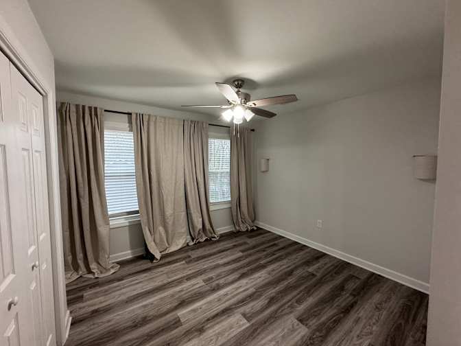 Alcove Rooms's room