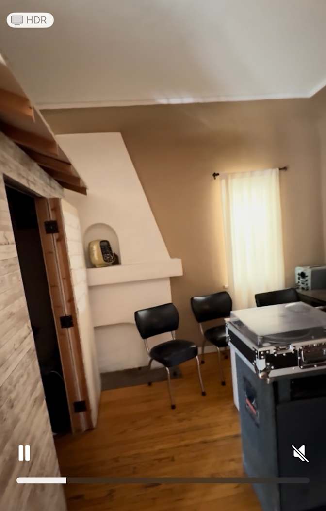 Allen S's room