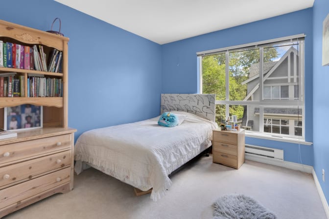 Fluer Muesco Reyes's room