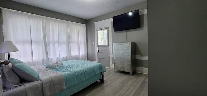 GBU Holdings Group's room