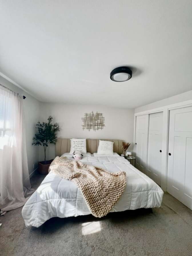 Liz's room