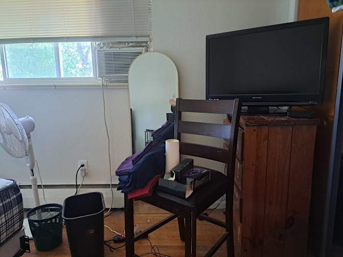 Bob Gushwa's room