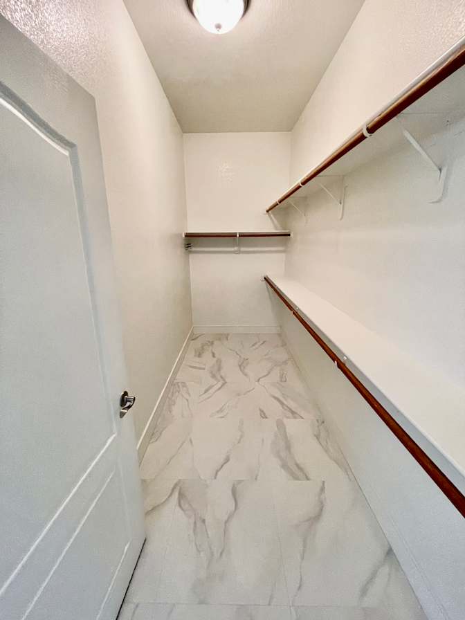 Suavek's room