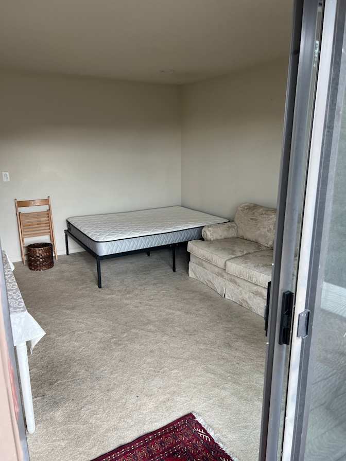 Mahdokht's room