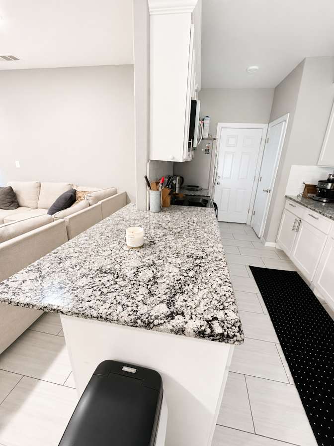 Kari Aurora's room